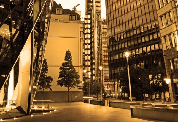 Ein multifunktional bewegbarer Hochdruckreiniger für Auto:Einbauen Hochdruckpistole und Wasserpumpe.